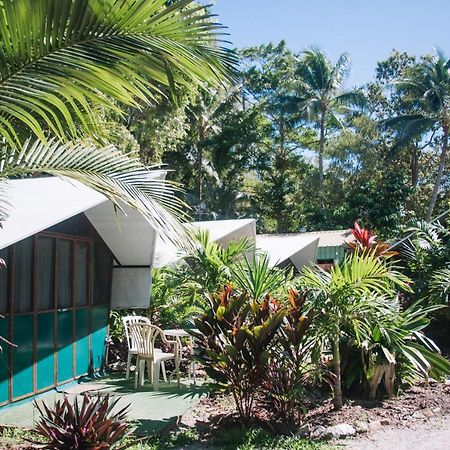 Dougies Backpackers Resort Port Douglas Bagian luar foto