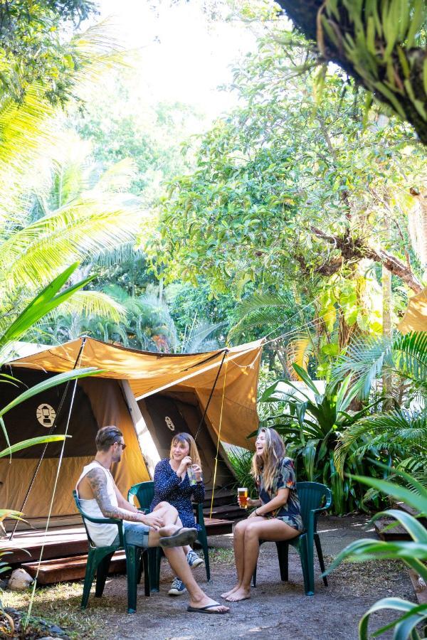 Dougies Backpackers Resort Port Douglas Bagian luar foto