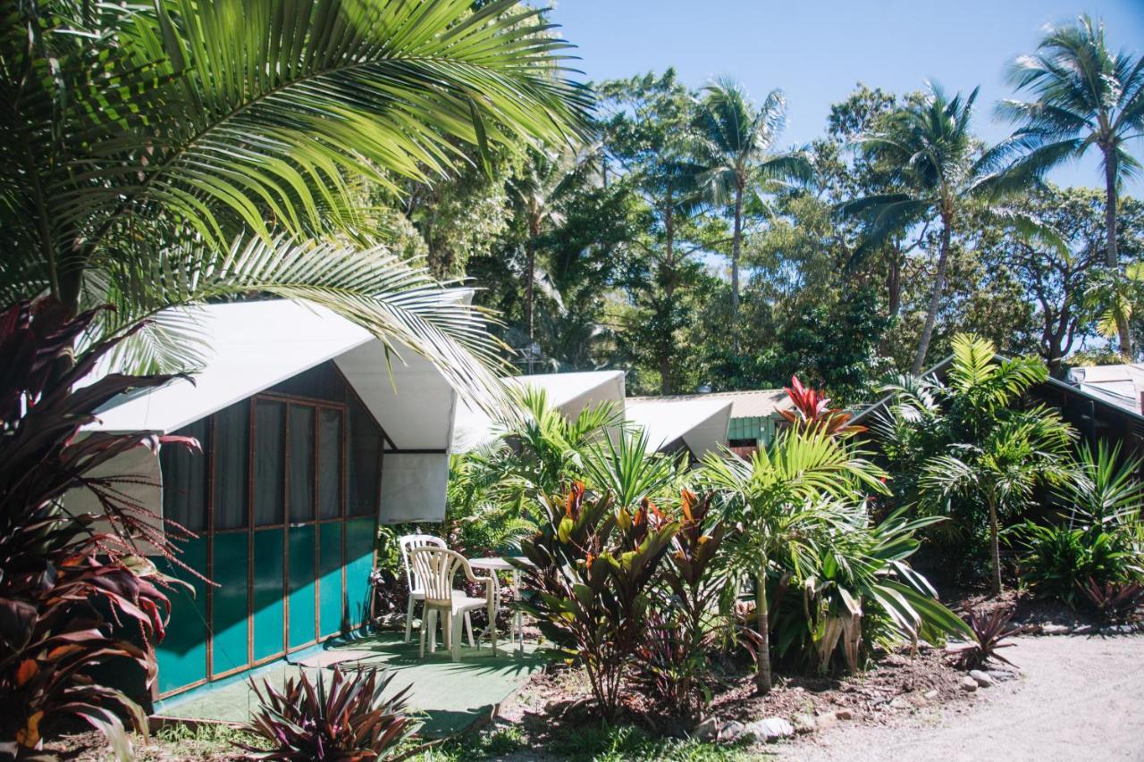 Dougies Backpackers Resort Port Douglas Bagian luar foto